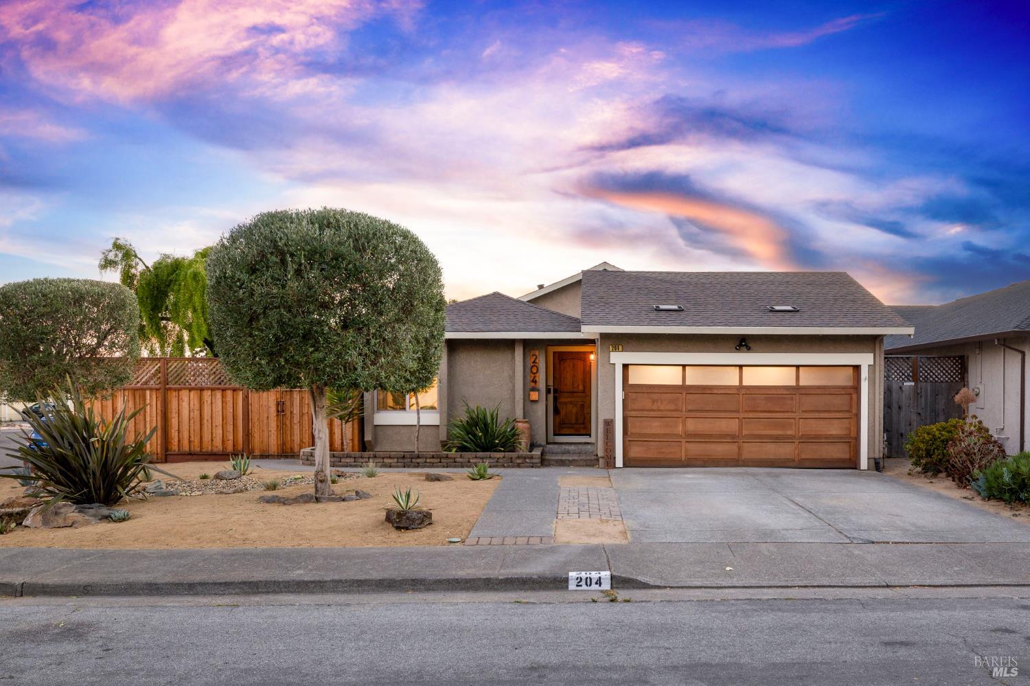 Detail Gallery Image 3 of 54 For 204 Prince Albert Ct, Petaluma,  CA 94954 - 3 Beds | 2 Baths
