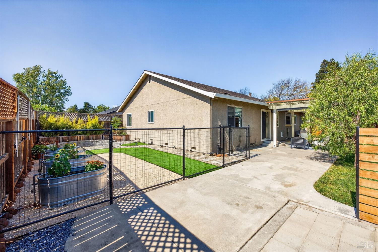 Detail Gallery Image 42 of 54 For 204 Prince Albert Ct, Petaluma,  CA 94954 - 3 Beds | 2 Baths