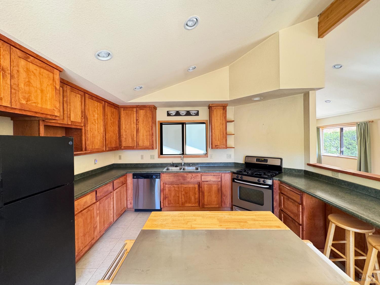 Detail Gallery Image 10 of 28 For 4260 Blackhawk Dr, Willits,  CA 95490 - 2 Beds | 2 Baths