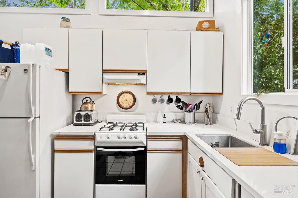Detail Gallery Image 15 of 77 For 15990 Drake Rd, Guerneville,  CA 95446 - 1 Beds | 1 Baths