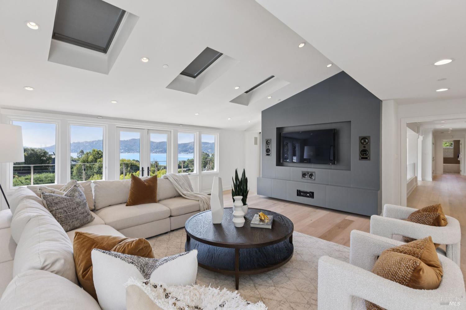 Detail Gallery Image 16 of 68 For 25 Mark Ter, Tiburon,  CA 94920 - 5 Beds | 4 Baths