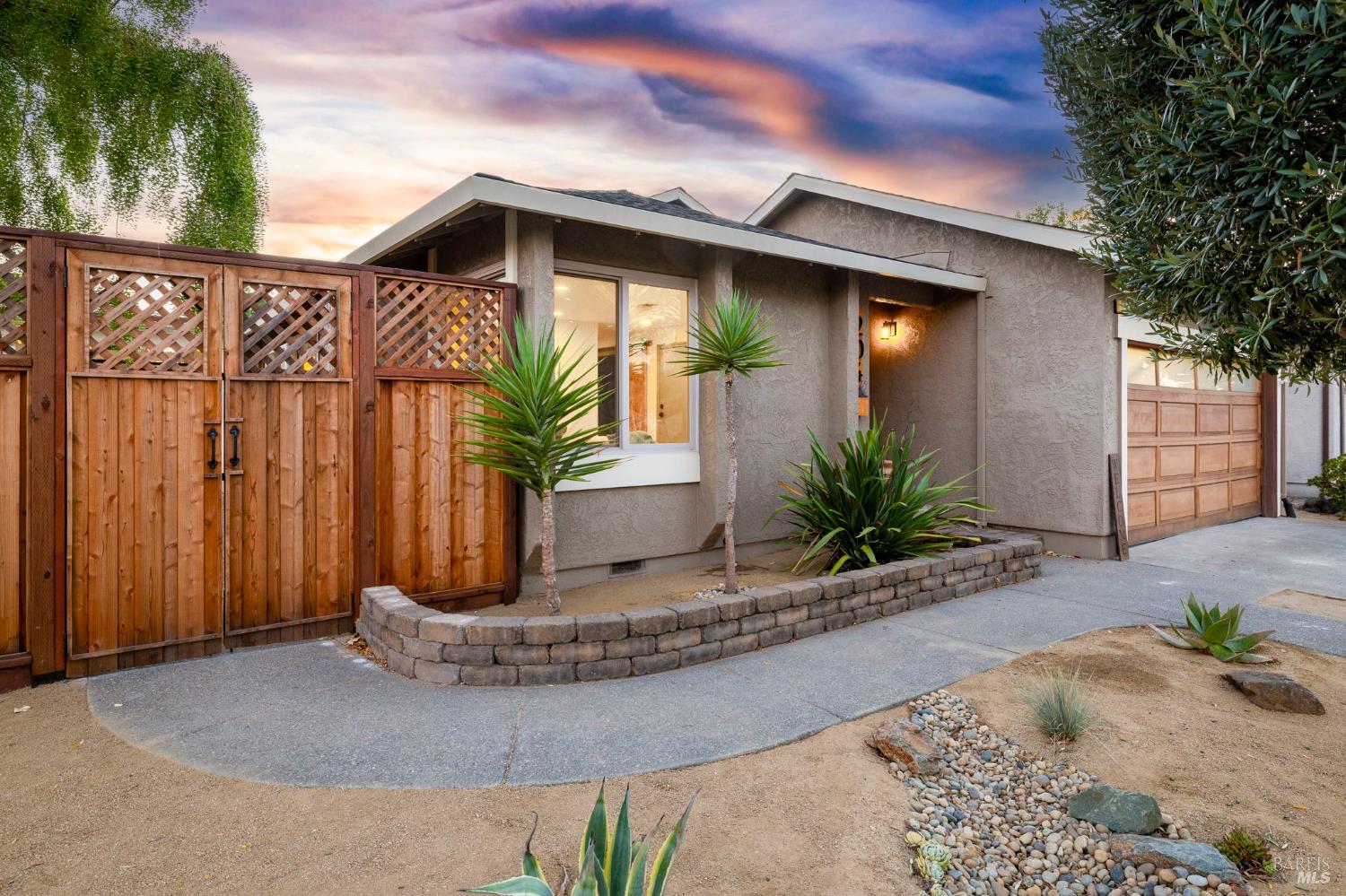Detail Gallery Image 4 of 54 For 204 Prince Albert Ct, Petaluma,  CA 94954 - 3 Beds | 2 Baths