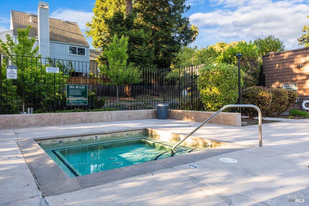 Detail Gallery Image 37 of 42 For 1367 Sylvan Ct, Healdsburg,  CA 95448 - 3 Beds | 2/1 Baths