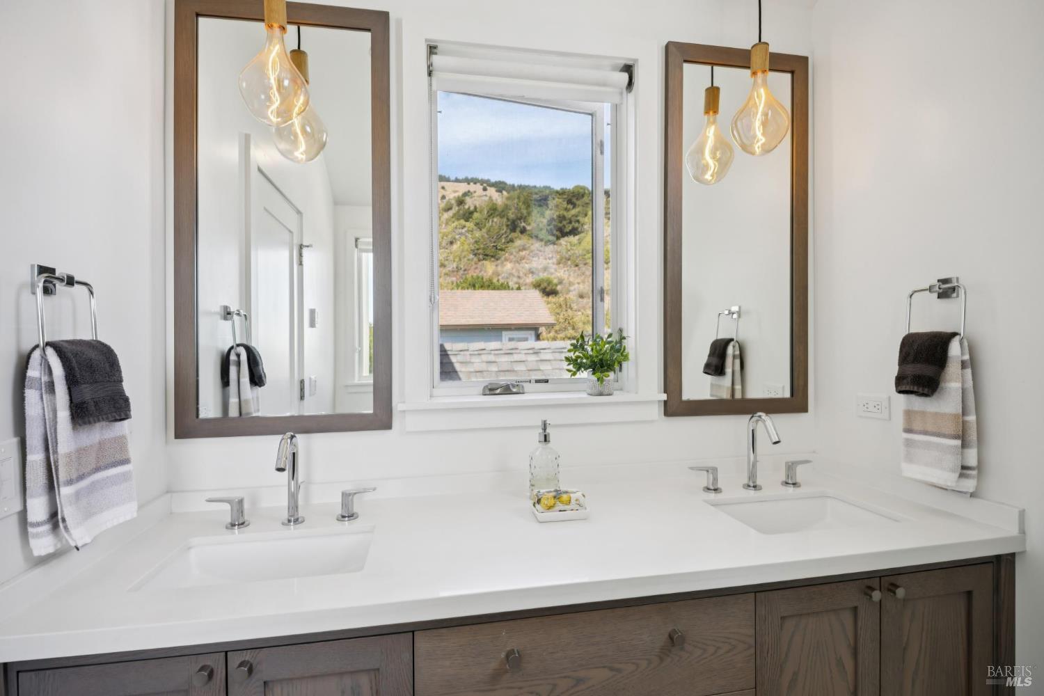 Detail Gallery Image 32 of 51 For 4 Calle Del Embarcadero Unkn, Stinson Beach,  CA 94970 - 2 Beds | 2/1 Baths