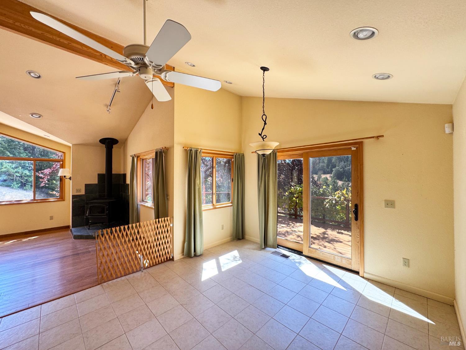 Detail Gallery Image 9 of 28 For 4260 Blackhawk Dr, Willits,  CA 95490 - 2 Beds | 2 Baths