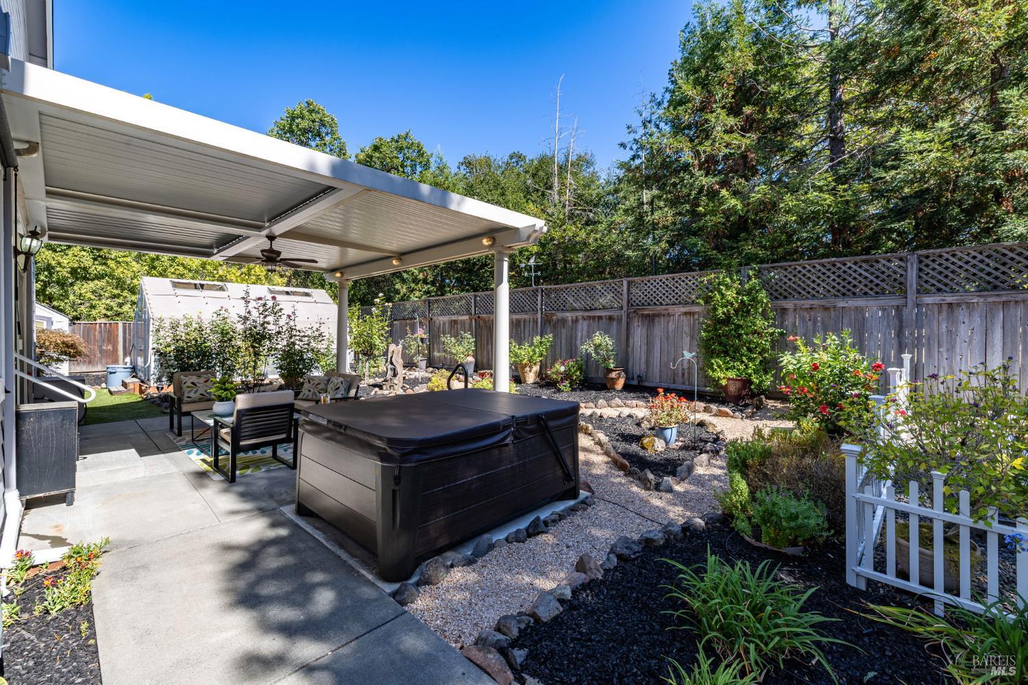Detail Gallery Image 16 of 81 For 3594 Lake Park Dr, Santa Rosa,  CA 95403 - 4 Beds | 3 Baths