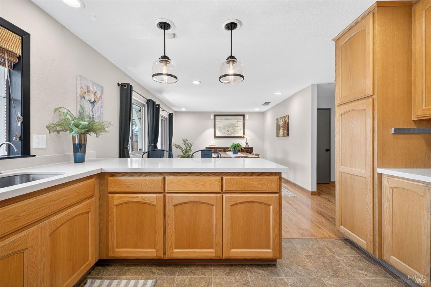 Detail Gallery Image 25 of 54 For 204 Prince Albert Ct, Petaluma,  CA 94954 - 3 Beds | 2 Baths