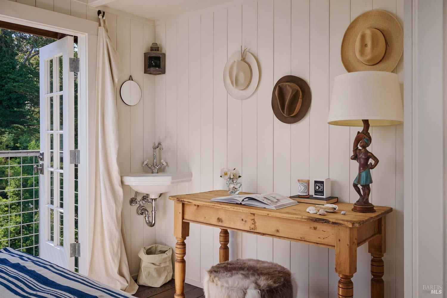 Detail Gallery Image 35 of 62 For 33 Ocean Ave, Bolinas,  CA 94924 - 3 Beds | 2/1 Baths