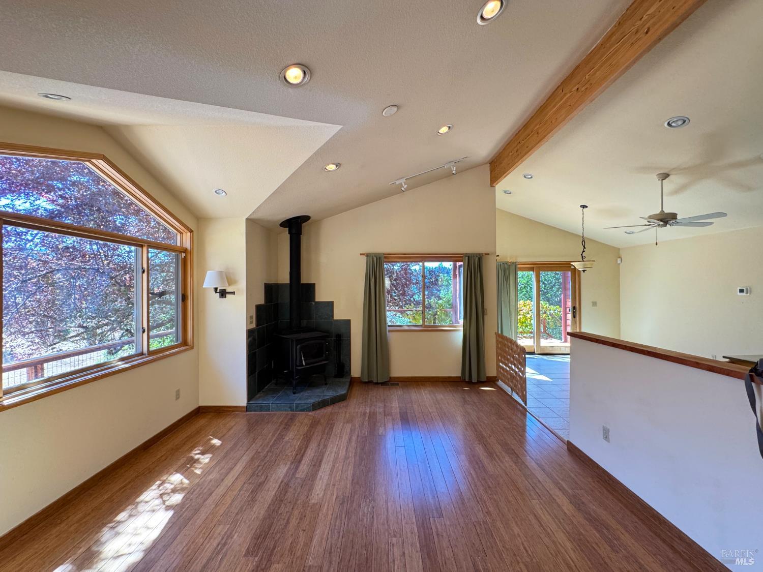 Detail Gallery Image 5 of 28 For 4260 Blackhawk Dr, Willits,  CA 95490 - 2 Beds | 2 Baths