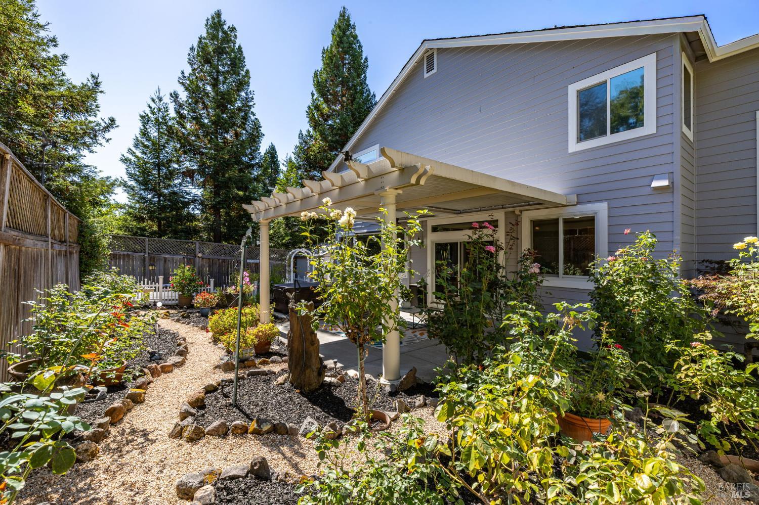 Detail Gallery Image 30 of 81 For 3594 Lake Park Dr, Santa Rosa,  CA 95403 - 4 Beds | 3 Baths