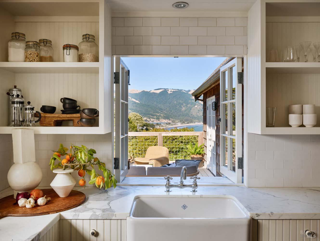 Detail Gallery Image 14 of 62 For 33 Ocean Ave, Bolinas,  CA 94924 - 3 Beds | 2/1 Baths