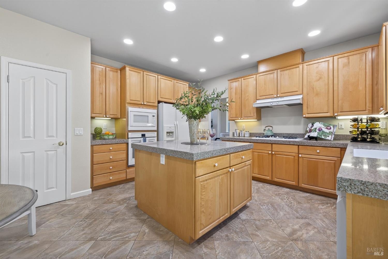 Detail Gallery Image 50 of 81 For 3594 Lake Park Dr, Santa Rosa,  CA 95403 - 4 Beds | 3 Baths