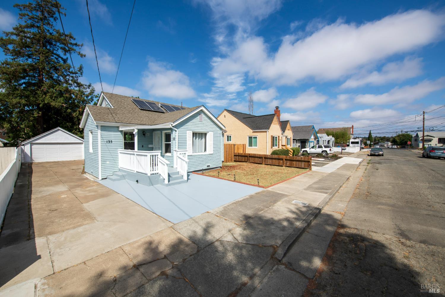 Detail Gallery Image 3 of 36 For 135 Gleason Ave, Vallejo,  CA 94590 - 2 Beds | 2 Baths
