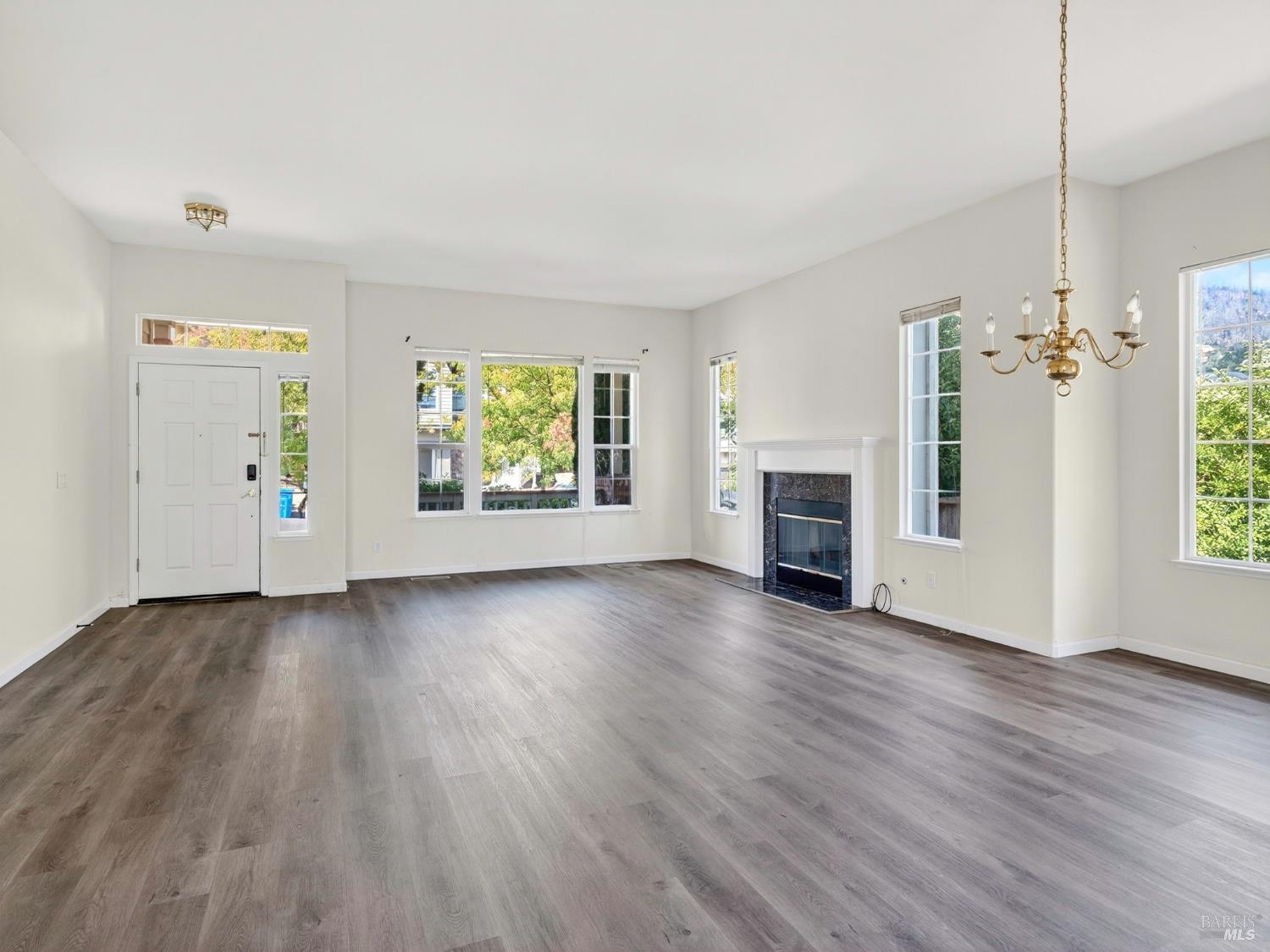Detail Gallery Image 10 of 66 For 5794 Owl Hill Ave, Santa Rosa,  CA 95409 - 4 Beds | 2/1 Baths