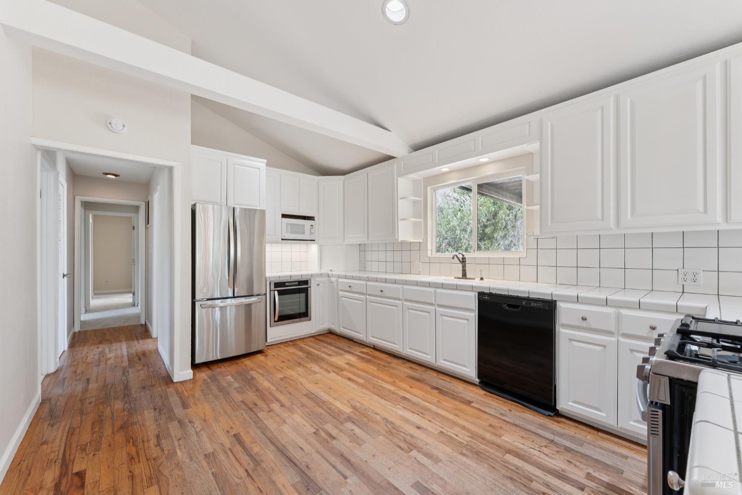 Detail Gallery Image 10 of 46 For 1795 Lovall Valley Rd, Sonoma,  CA 95476 - 3 Beds | 2 Baths