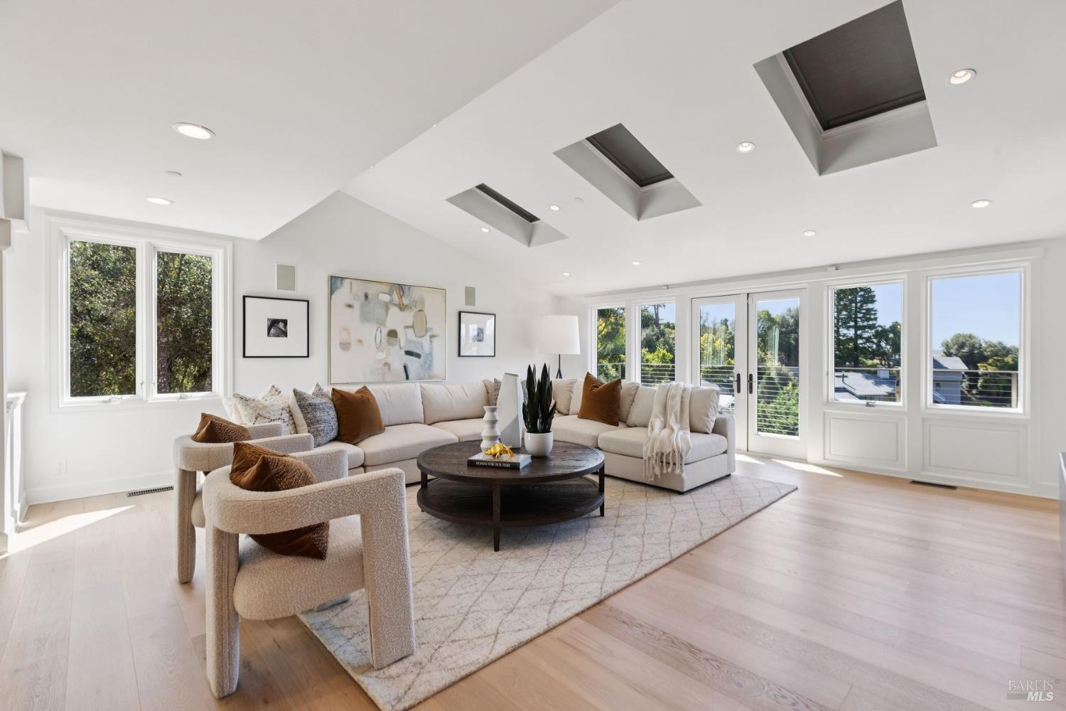 Detail Gallery Image 15 of 68 For 25 Mark Ter, Tiburon,  CA 94920 - 5 Beds | 4 Baths
