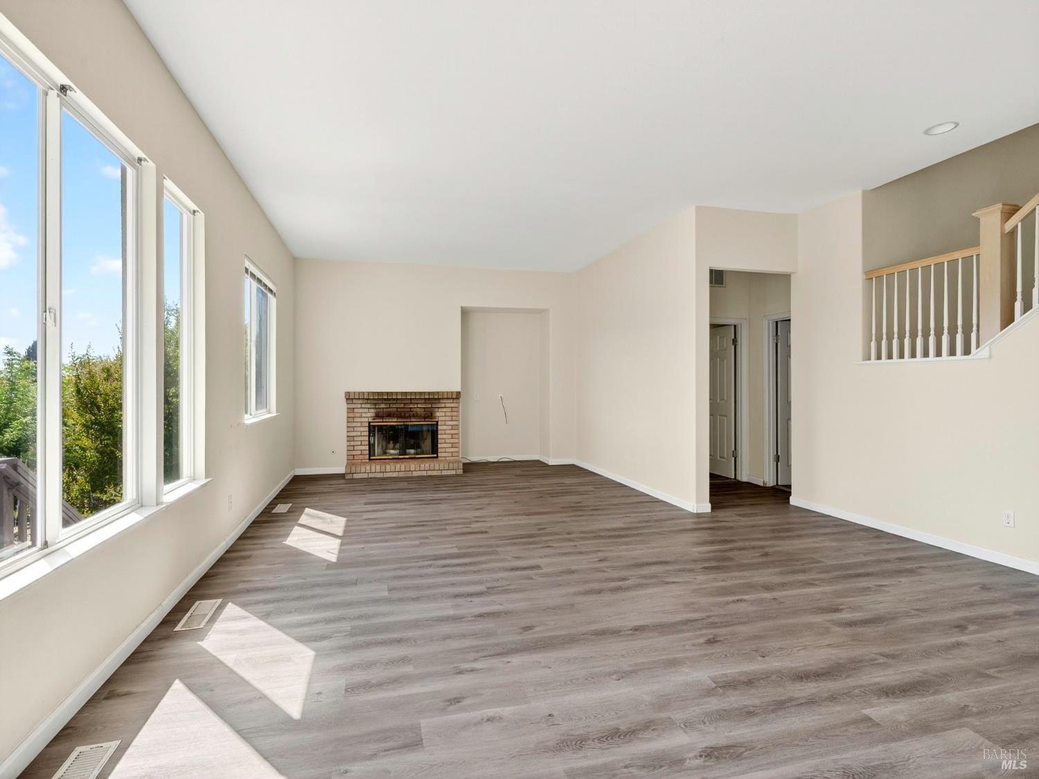 Detail Gallery Image 14 of 66 For 5794 Owl Hill Ave, Santa Rosa,  CA 95409 - 4 Beds | 2/1 Baths