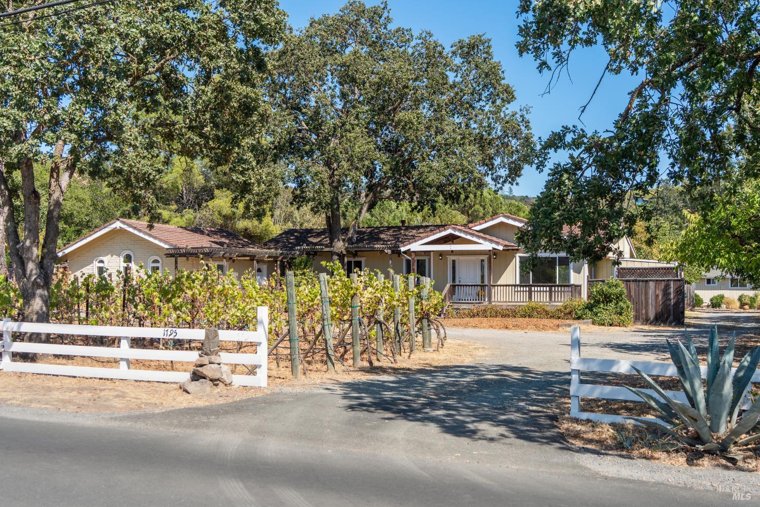Detail Gallery Image 33 of 46 For 1795 Lovall Valley Rd, Sonoma,  CA 95476 - 3 Beds | 2 Baths
