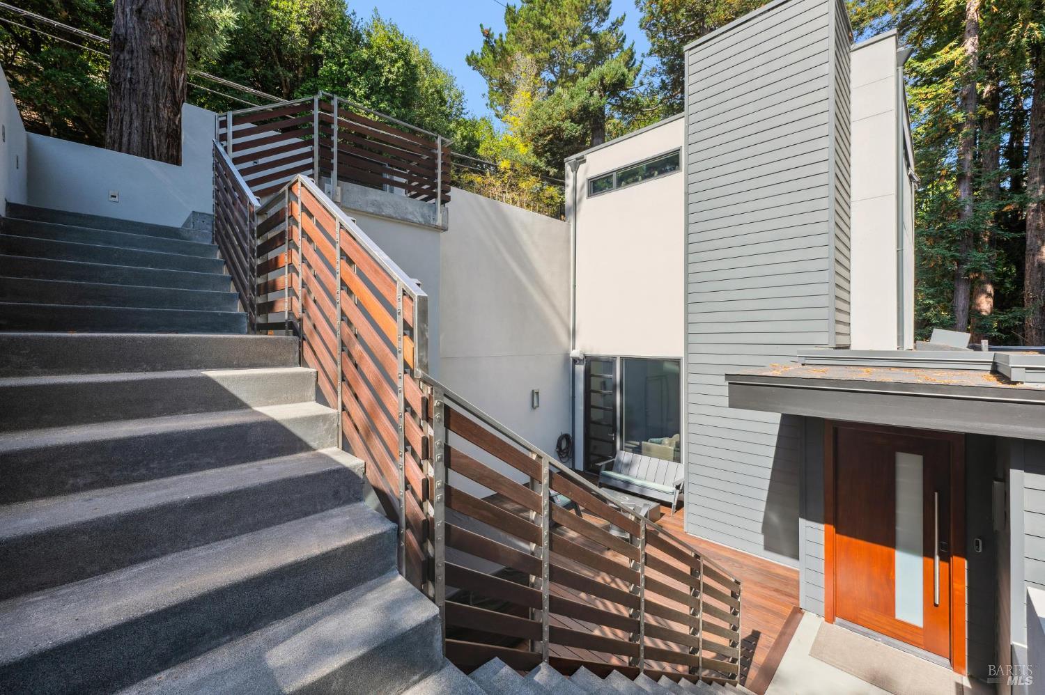 Detail Gallery Image 24 of 29 For 290 Edgewood Ave, Mill Valley,  CA 94941 - 4 Beds | 3/1 Baths