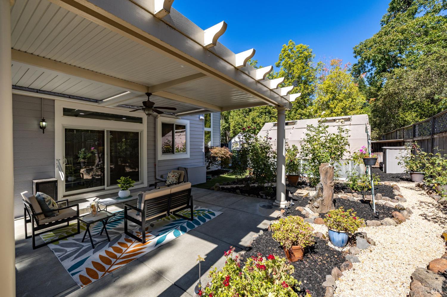 Detail Gallery Image 28 of 81 For 3594 Lake Park Dr, Santa Rosa,  CA 95403 - 4 Beds | 3 Baths