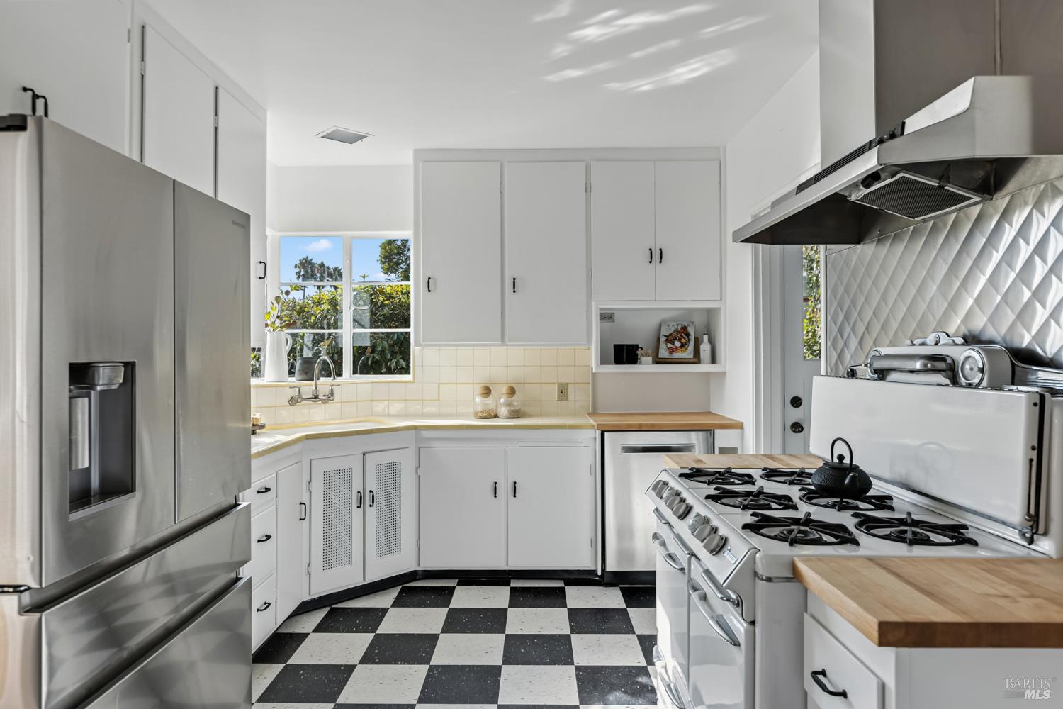 Detail Gallery Image 10 of 38 For 21 Marina Blvd, San Rafael,  CA 94901 - 2 Beds | 1/1 Baths