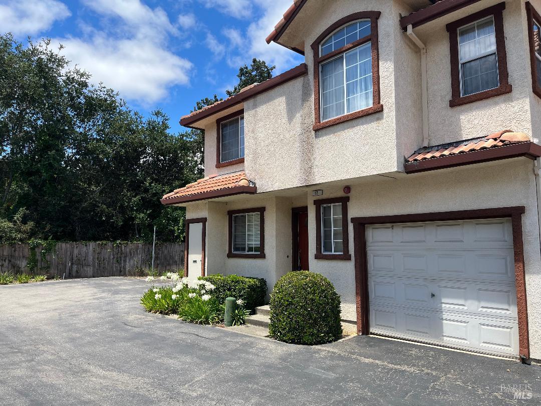 Detail Gallery Image 2 of 15 For 12 Monterey Ct, Novato,  CA 94945 - 2 Beds | 2/1 Baths