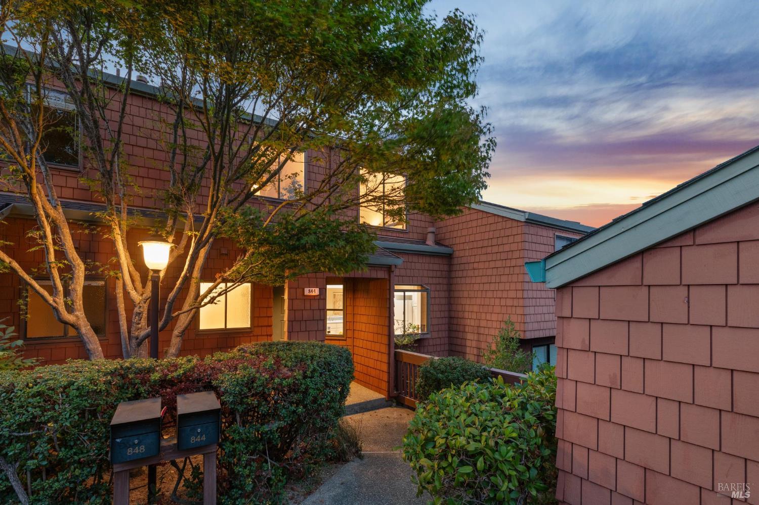 Detail Gallery Image 2 of 45 For 844 Arlene Way, Novato,  CA 94947 - 3 Beds | 2/1 Baths