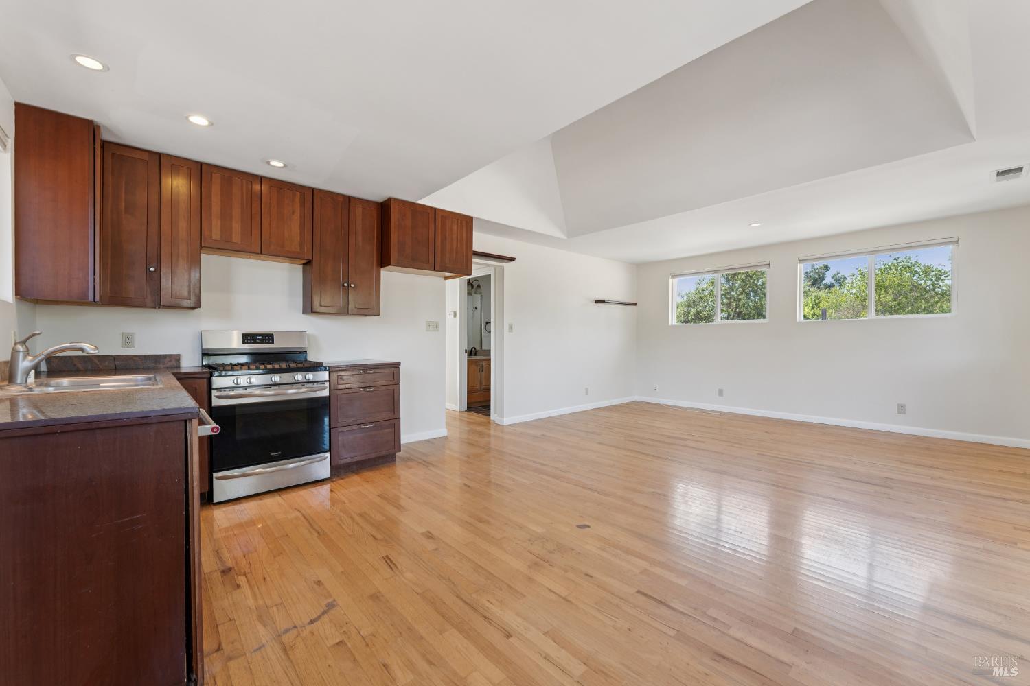 Detail Gallery Image 21 of 46 For 1795 Lovall Valley Rd, Sonoma,  CA 95476 - 3 Beds | 2 Baths