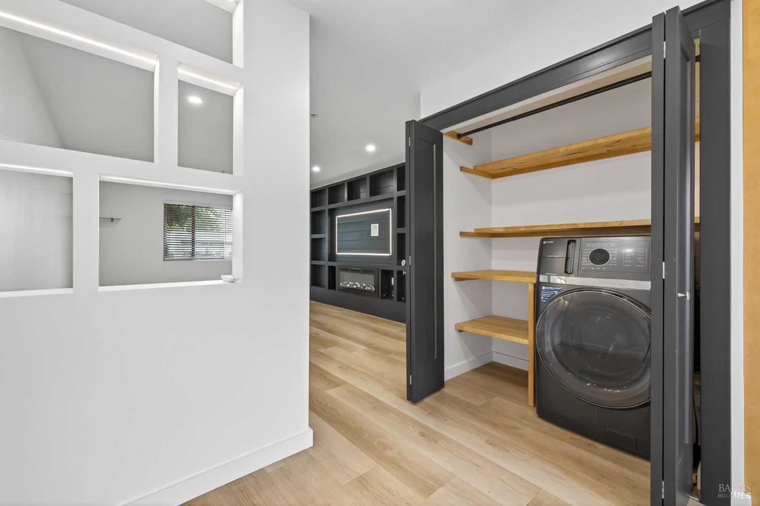 Detail Gallery Image 12 of 28 For 1076 Eleanor Ave, Rohnert Park,  CA 94928 - 2 Beds | 1/1 Baths
