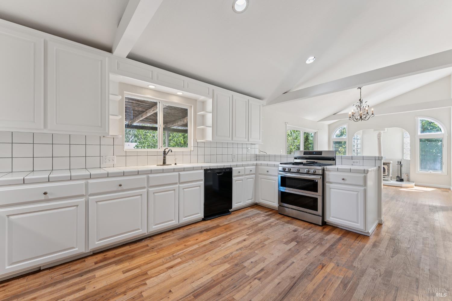 Detail Gallery Image 9 of 46 For 1795 Lovall Valley Rd, Sonoma,  CA 95476 - 3 Beds | 2 Baths
