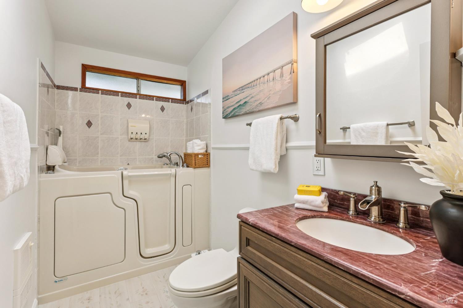 Detail Gallery Image 28 of 58 For 833 Estancia Way, San Rafael,  CA 94903 - 3 Beds | 2 Baths