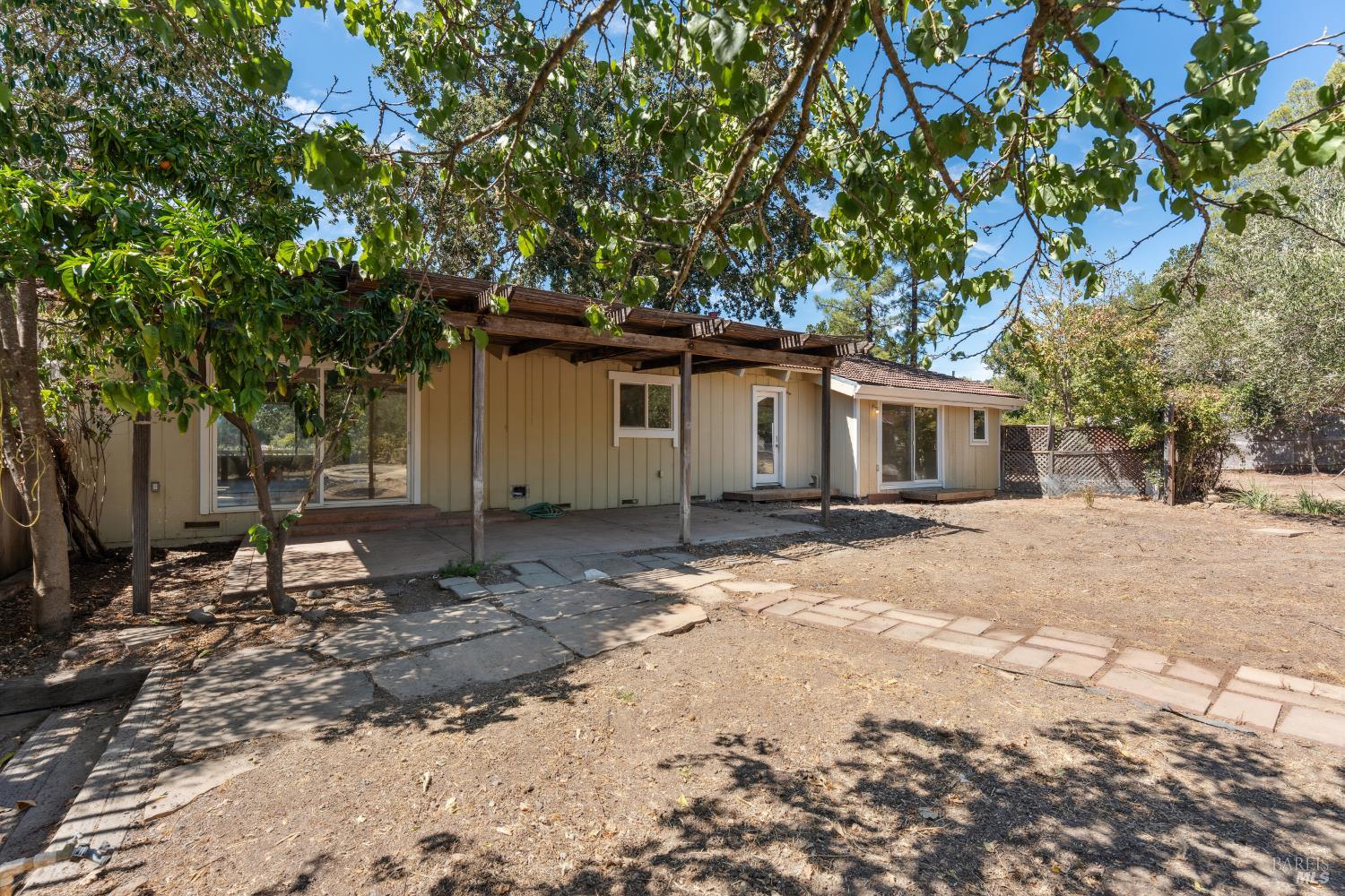 Detail Gallery Image 16 of 46 For 1795 Lovall Valley Rd, Sonoma,  CA 95476 - 3 Beds | 2 Baths