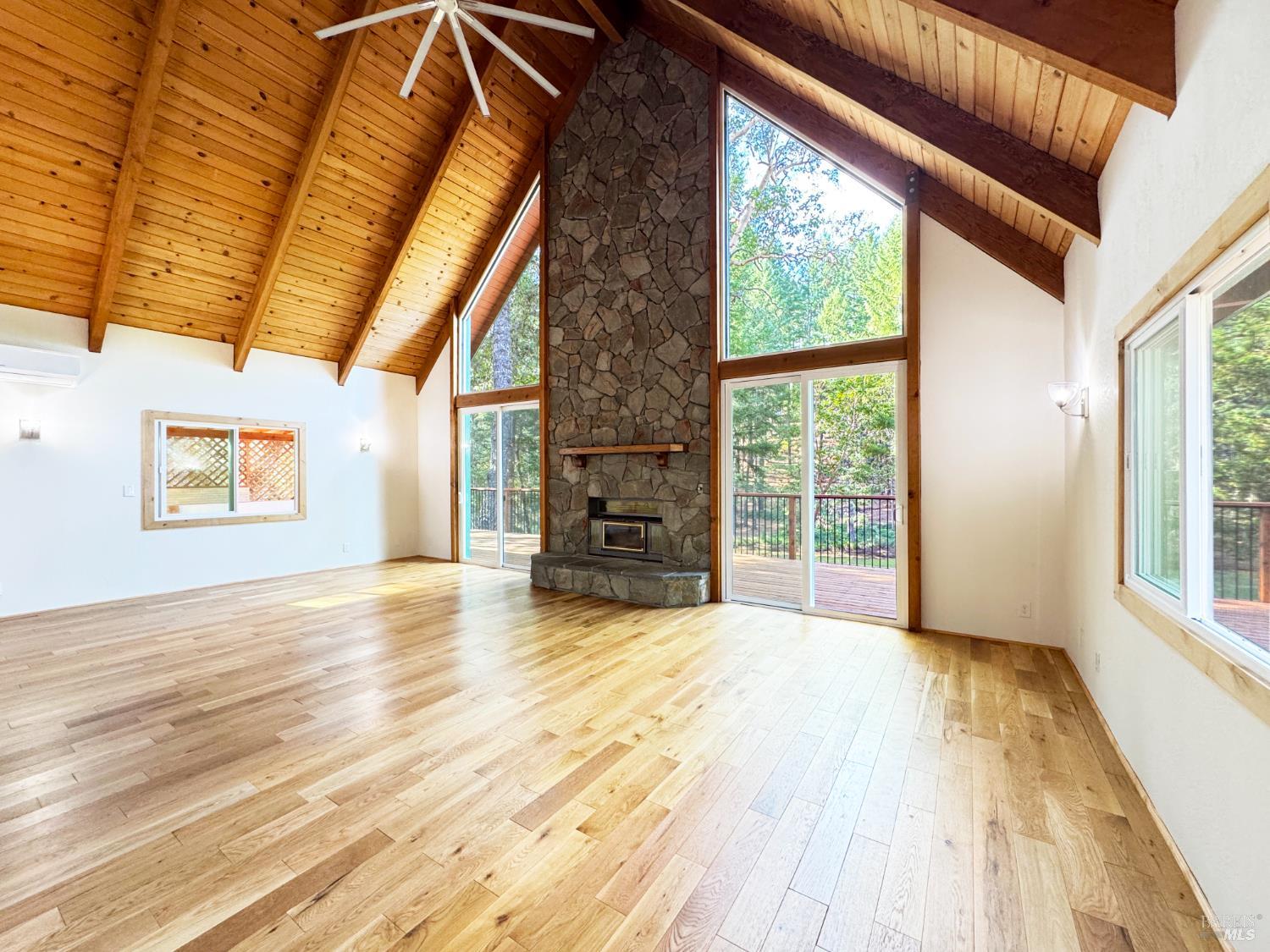 Detail Gallery Image 4 of 57 For 4101 Chinquapin Dr, Willits,  CA 95490 - 2 Beds | 2 Baths
