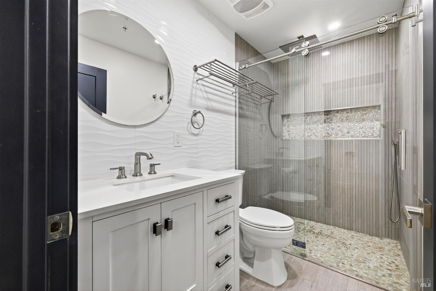 Detail Gallery Image 16 of 28 For 1076 Eleanor Ave, Rohnert Park,  CA 94928 - 2 Beds | 1/1 Baths