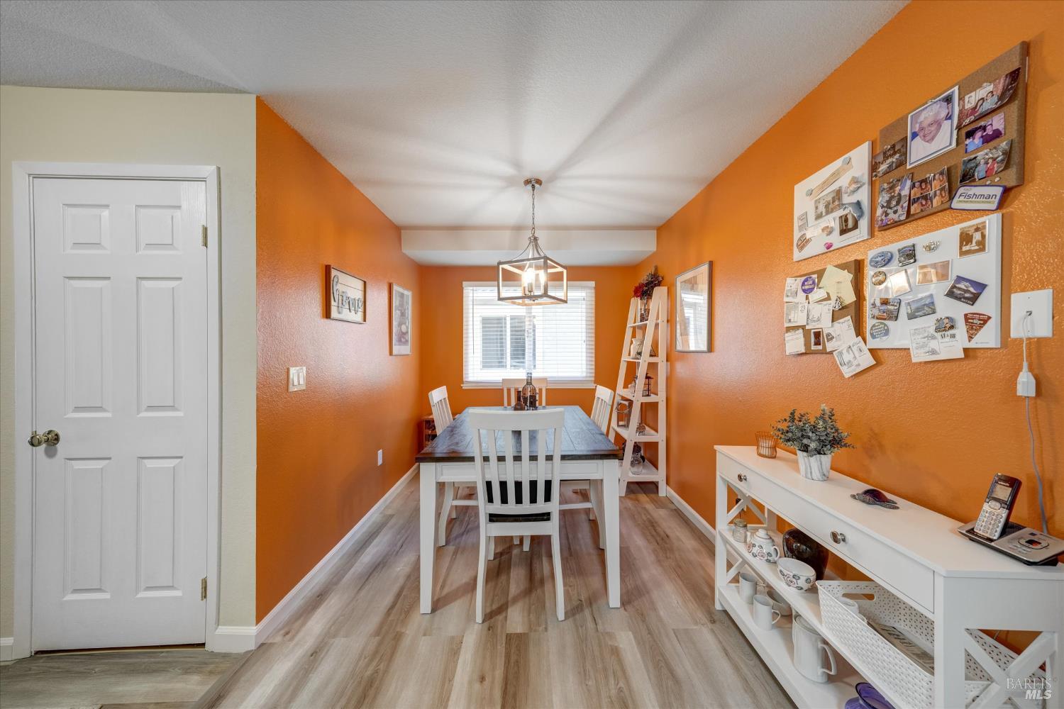 Detail Gallery Image 7 of 33 For 15 Francis Cir, Rohnert Park,  CA 94928 - 3 Beds | 2 Baths