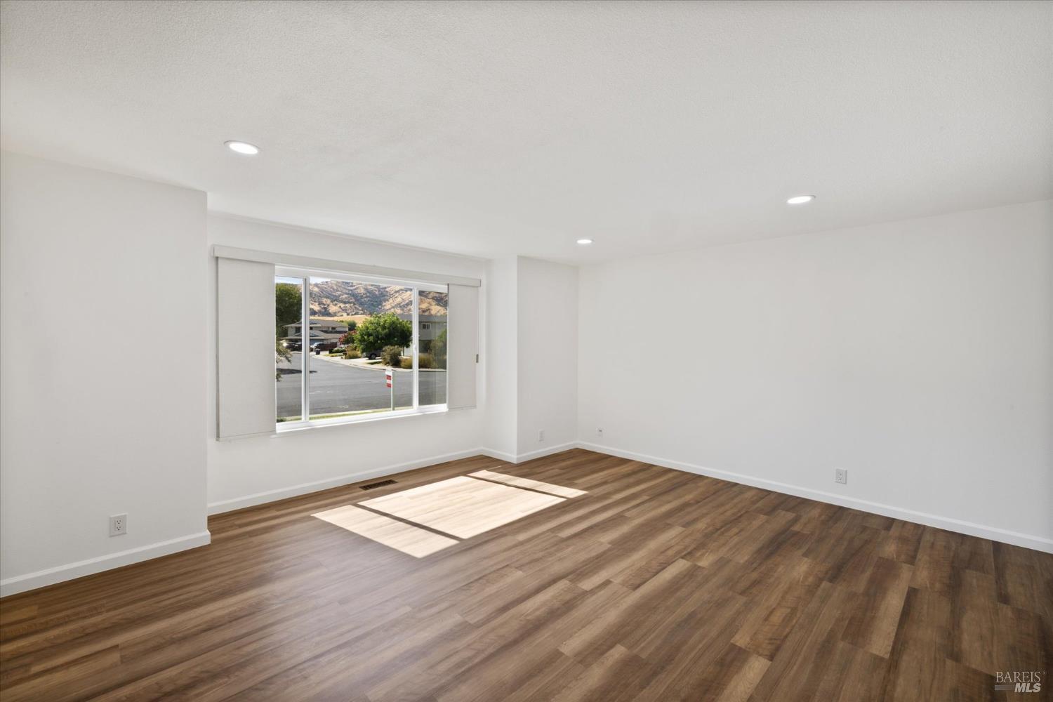 Detail Gallery Image 19 of 76 For 287 N. Alamo Dr, Vacaville,  CA 95688 - 4 Beds | 3 Baths