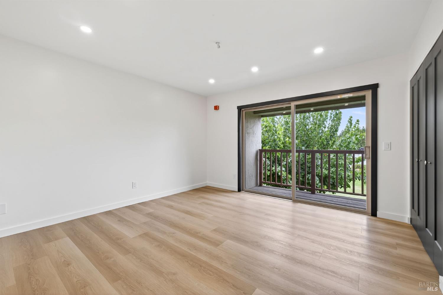 Detail Gallery Image 14 of 28 For 1076 Eleanor Ave, Rohnert Park,  CA 94928 - 2 Beds | 1/1 Baths