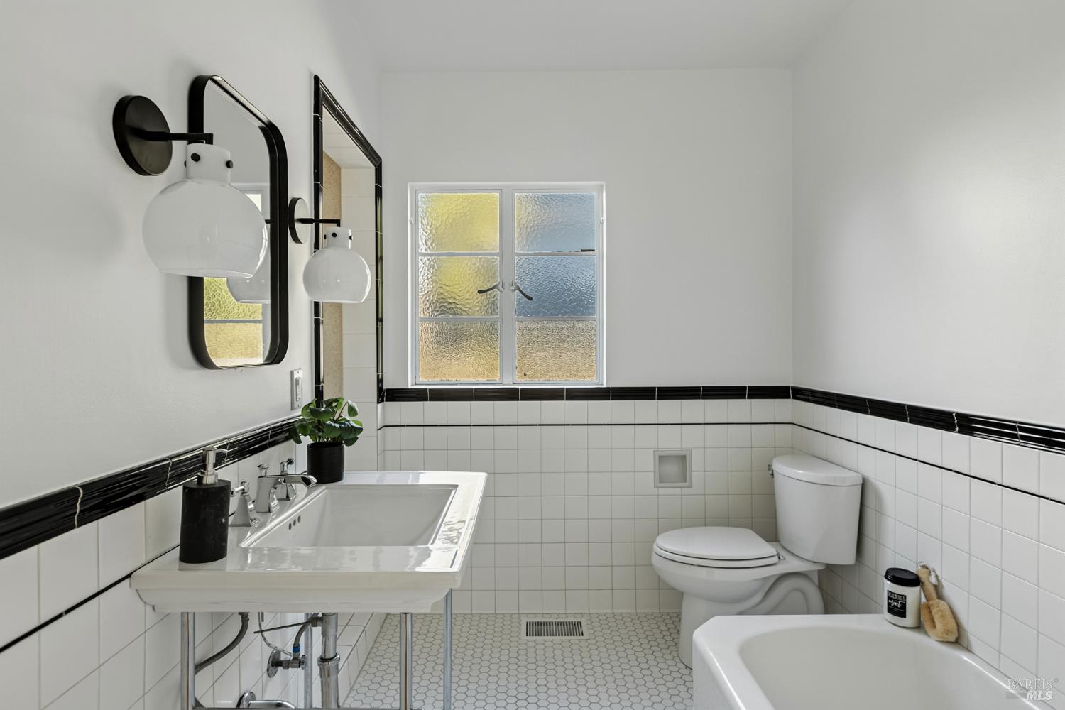 Detail Gallery Image 19 of 38 For 21 Marina Blvd, San Rafael,  CA 94901 - 2 Beds | 1/1 Baths