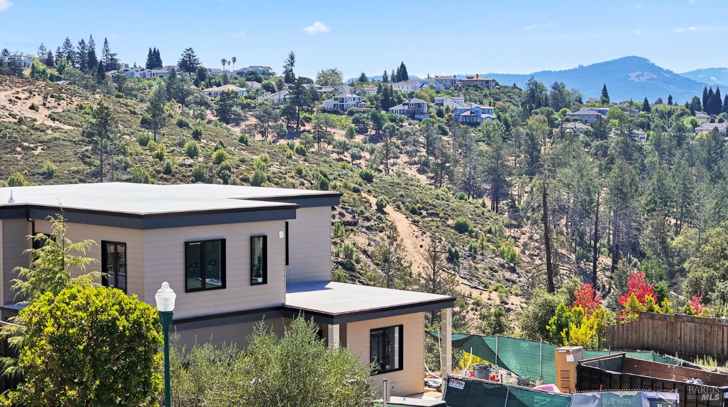 Detail Gallery Image 27 of 32 For 3756 Crown Hill Dr, Santa Rosa,  CA 95404 - 5 Beds | 3/1 Baths