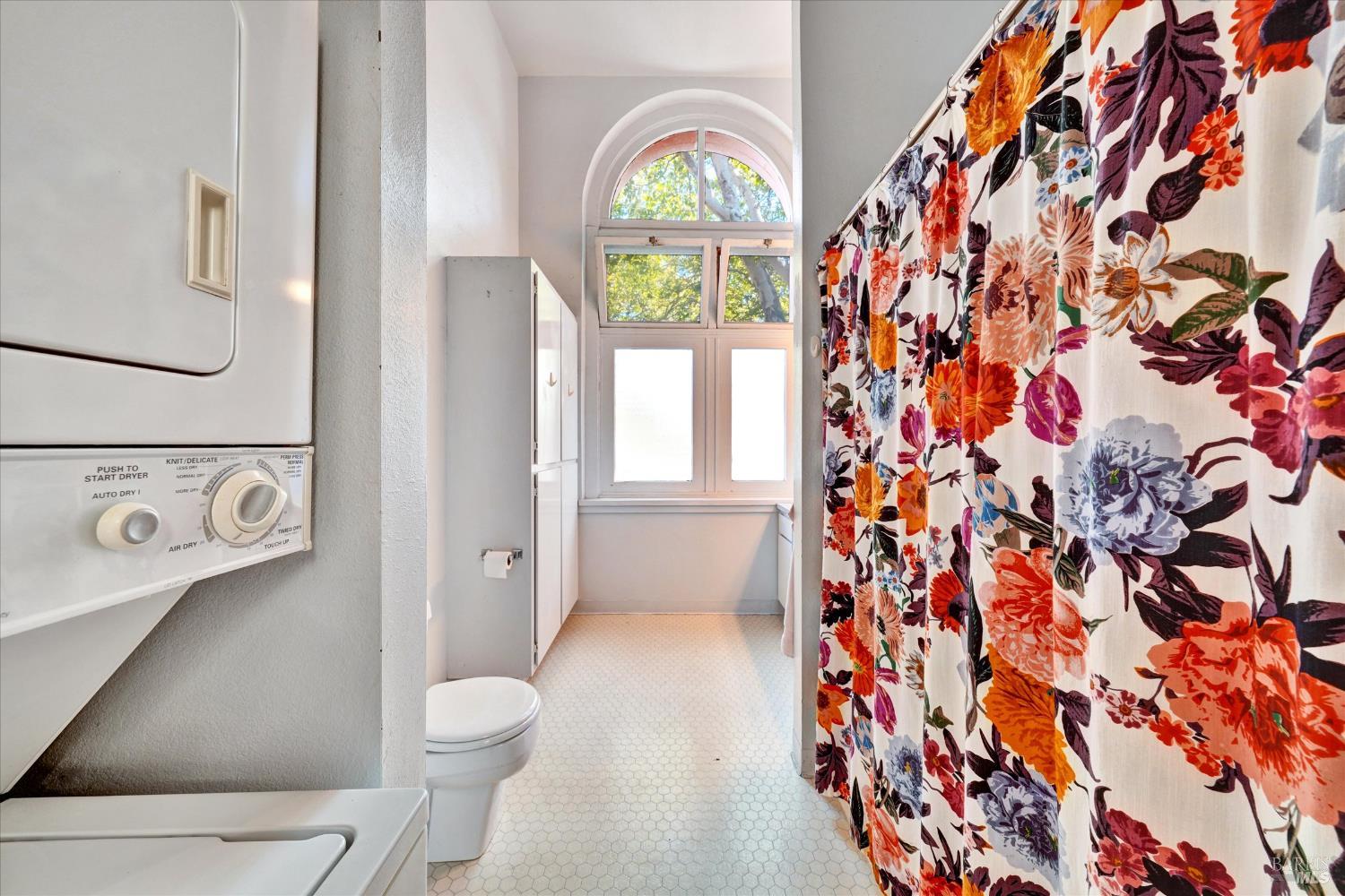 Detail Gallery Image 9 of 10 For 621 E St, San Rafael,  CA 94901 - – Beds | – Baths
