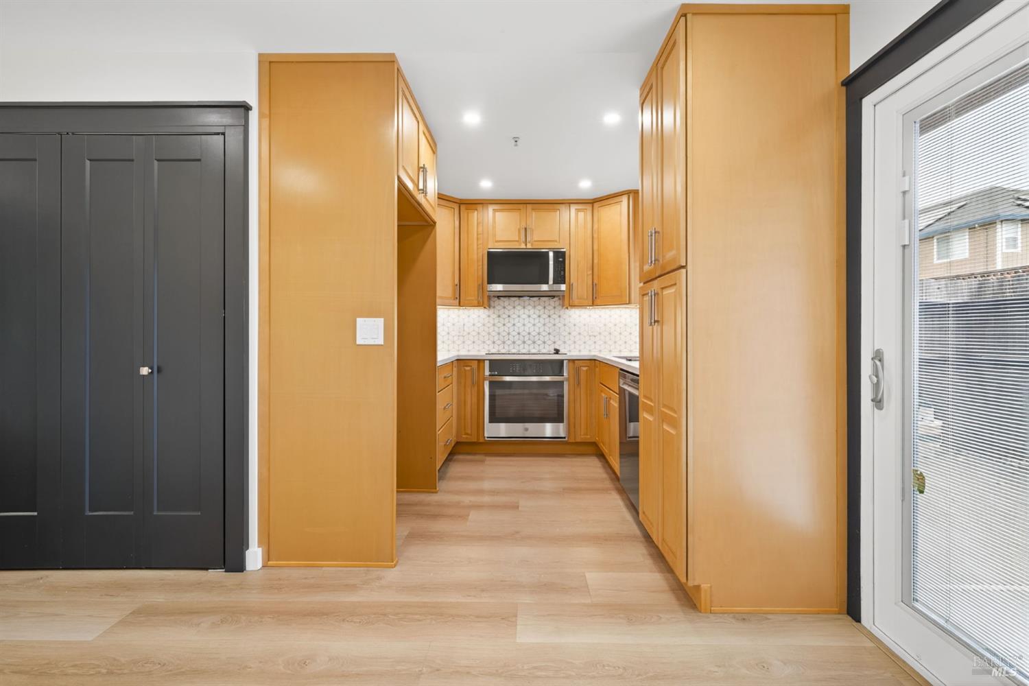 Detail Gallery Image 7 of 28 For 1076 Eleanor Ave, Rohnert Park,  CA 94928 - 2 Beds | 1/1 Baths