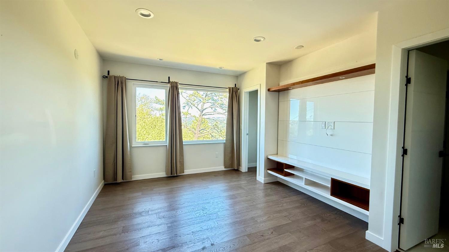 Detail Gallery Image 12 of 26 For 221 El Toyonal St, Orinda,  CA 94563 - 4 Beds | 3 Baths