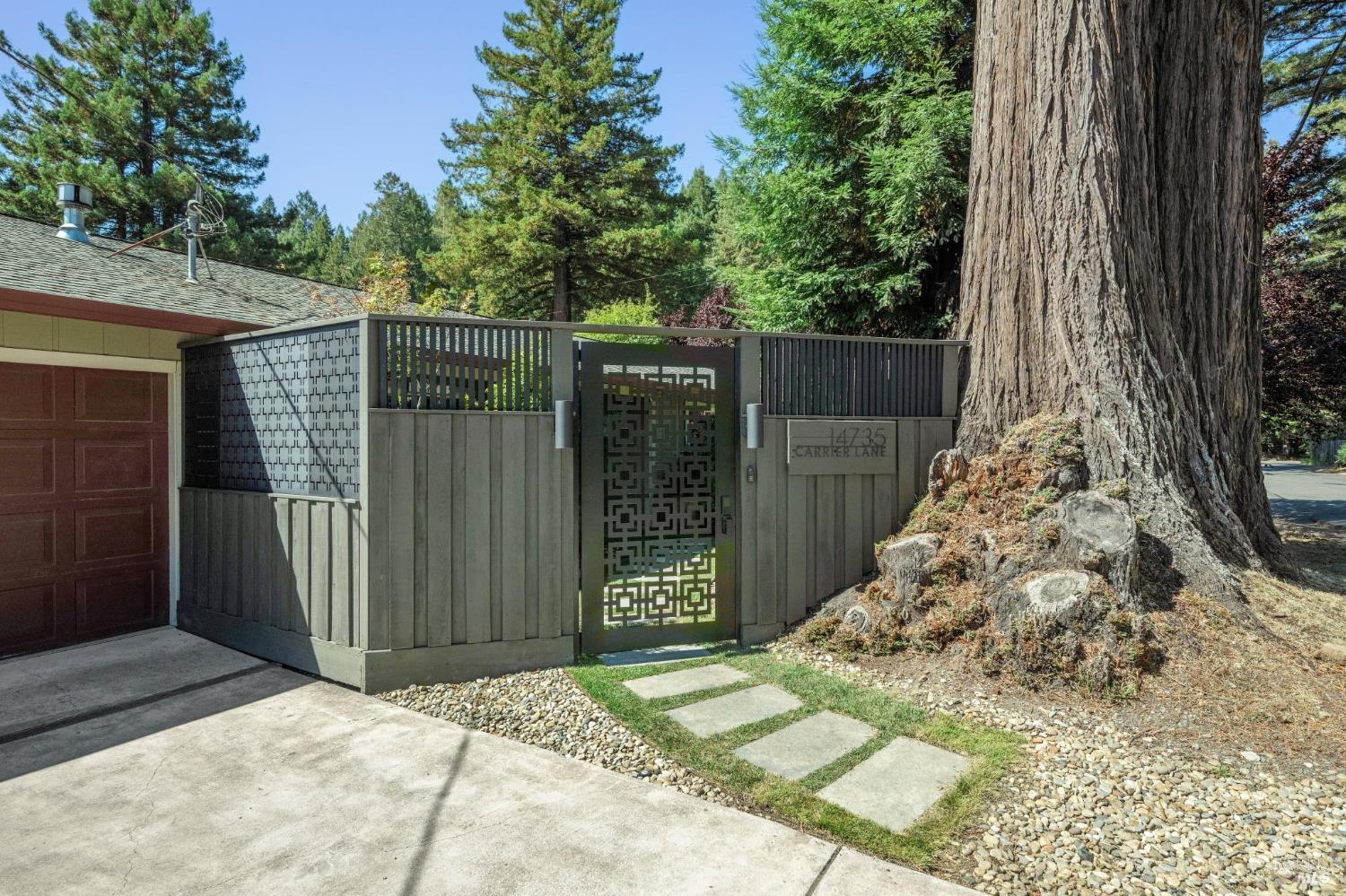 Detail Gallery Image 4 of 39 For 14735 Carrier Ln, Guerneville,  CA 95446 - 3 Beds | 2 Baths