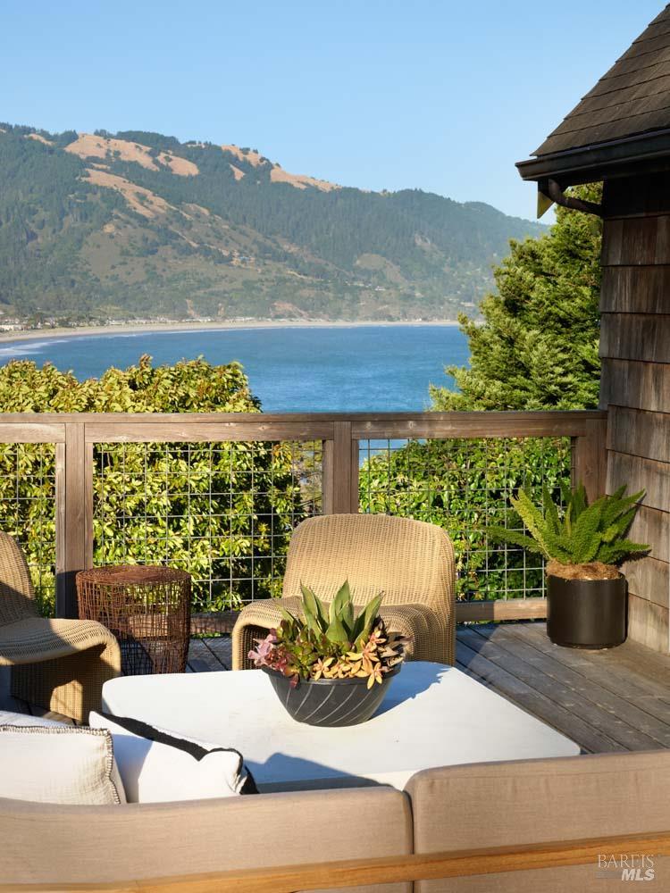 Detail Gallery Image 10 of 62 For 33 Ocean Ave, Bolinas,  CA 94924 - 3 Beds | 2/1 Baths