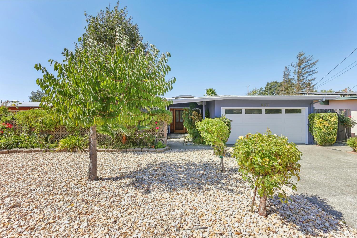 Detail Gallery Image 4 of 58 For 833 Estancia Way, San Rafael,  CA 94903 - 3 Beds | 2 Baths