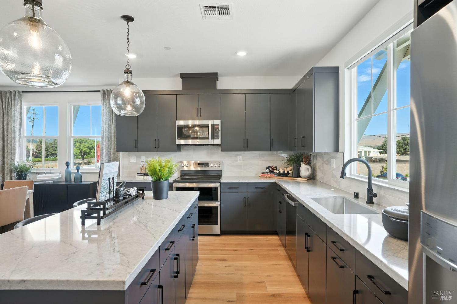 Detail Gallery Image 6 of 19 For 73 Serrano Ln #1304,  Morgan Hill,  CA 95037 - 3 Beds | 2/2 Baths