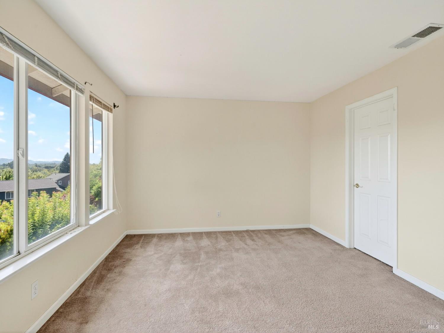 Detail Gallery Image 31 of 66 For 5794 Owl Hill Ave, Santa Rosa,  CA 95409 - 4 Beds | 2/1 Baths