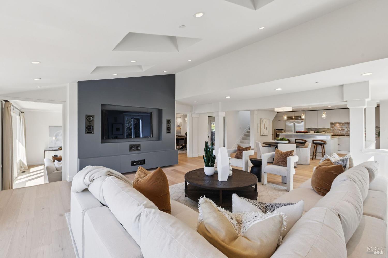 Detail Gallery Image 19 of 68 For 25 Mark Ter, Tiburon,  CA 94920 - 5 Beds | 4 Baths