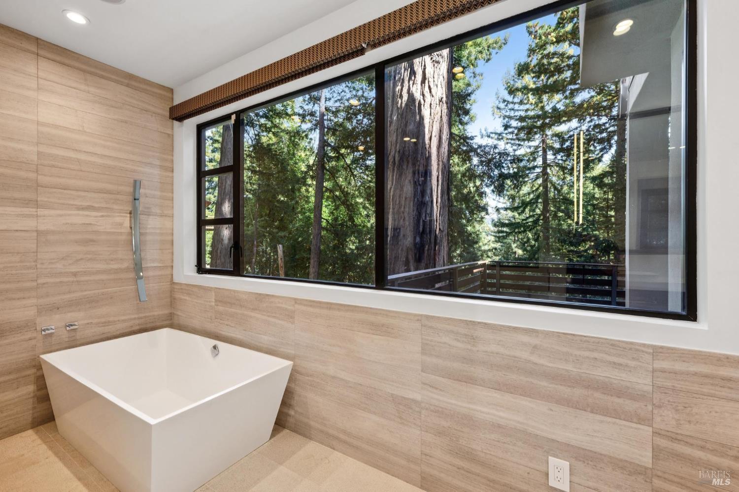 Detail Gallery Image 16 of 29 For 290 Edgewood Ave, Mill Valley,  CA 94941 - 4 Beds | 3/1 Baths