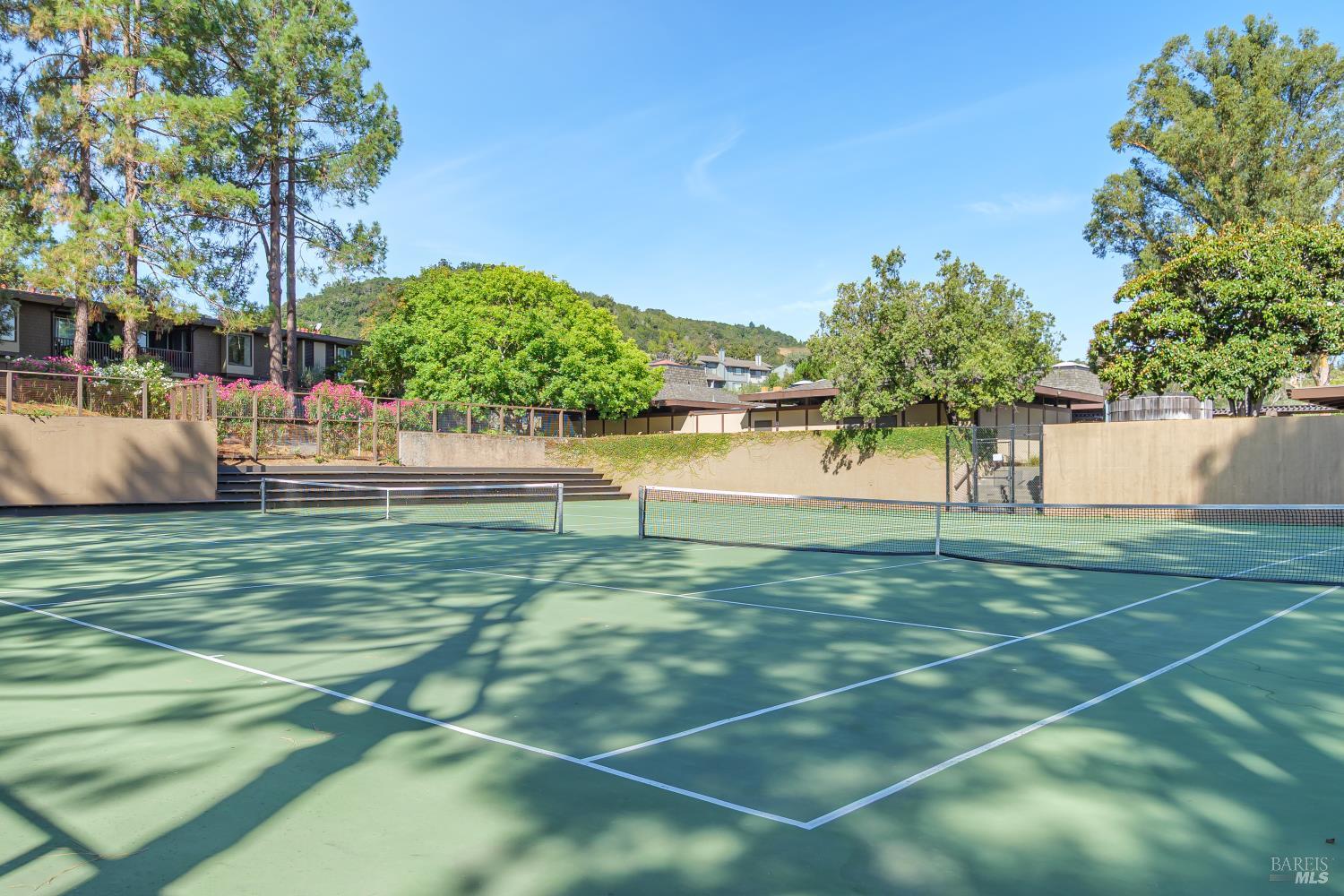 Detail Gallery Image 20 of 24 For 29 Surrey Ln, San Rafael,  CA 94903 - 3 Beds | 1/1 Baths